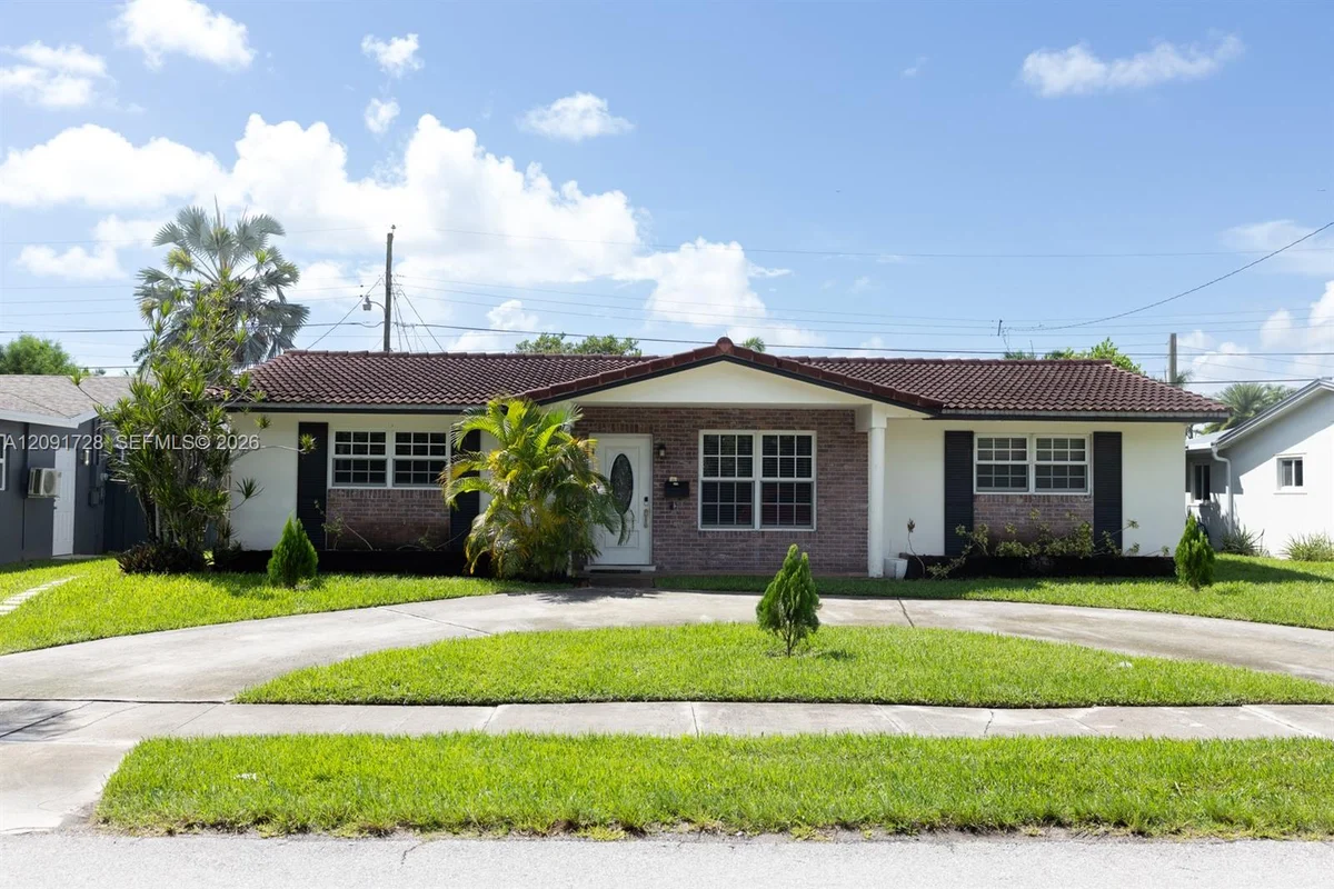1320 Arthur St, Hollywood: photo 1 of 39