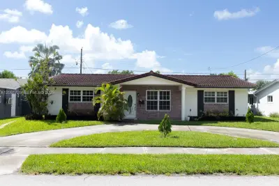 1320 Arthur St, Hollywood: photo 1 of 39