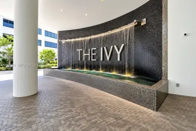 90 SW 3rd St #1403, Miami: photo 1 of 17