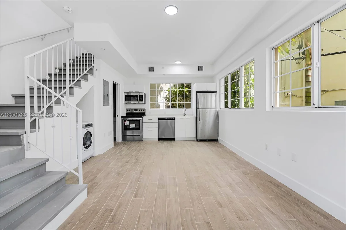 1519 Pennsylvania Ave #10, Miami Beach: photo 1 of 17