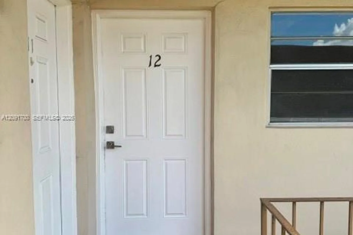 6365 SW 8th St #12, Miami: photo 1 of 46