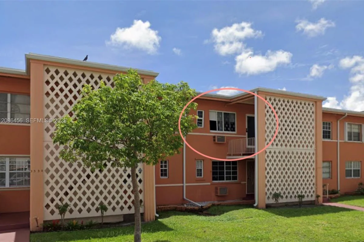 3570 SW 9th Ter #9B, Miami: photo 1 of 14