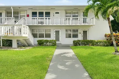 339 Northampton Q, West Palm Beach: photo 1 of 15