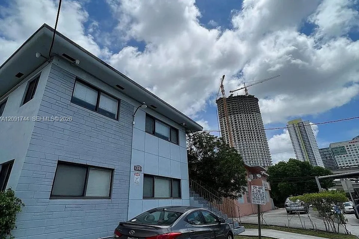 421 SW 6th St #7, Miami: photo 1 of 8
