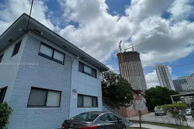 421 SW 6th St #7, Miami: photo 1 of 8