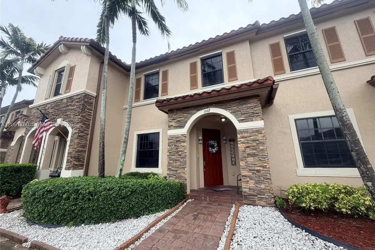 648 SE 32nd Ave, Homestead: photo 1 of 35