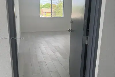 1091 E 17th St #403, Hialeah: photo 1 of 25