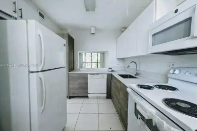 8429 Forest Hills Dr #305, Coral Springs: photo 1 of 35