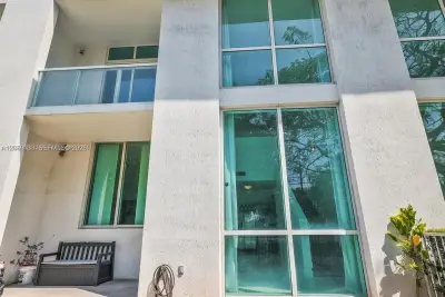 Condo in Miami: photo 1 of 24