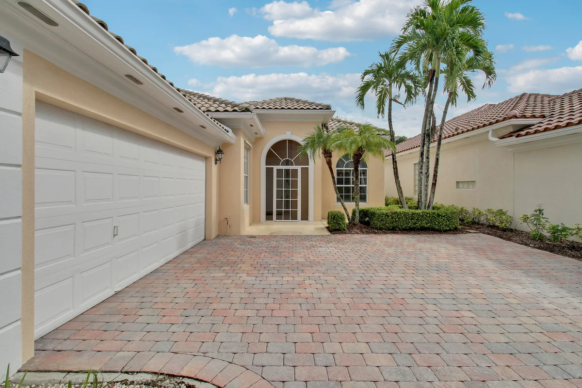 10755 Wharton Way, Palm Beach Gardens: photo 1 of 59