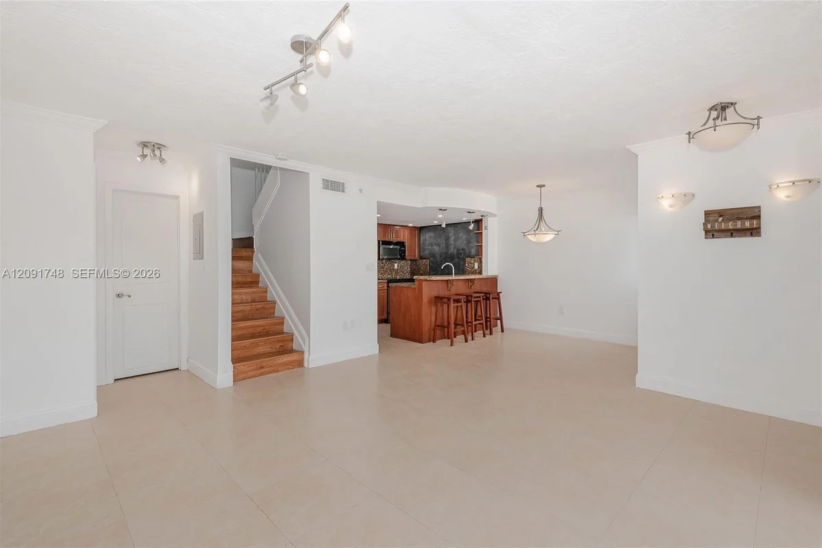 4520 SW 68th Ct Cir #25-5, Miami: photo 1 of 19