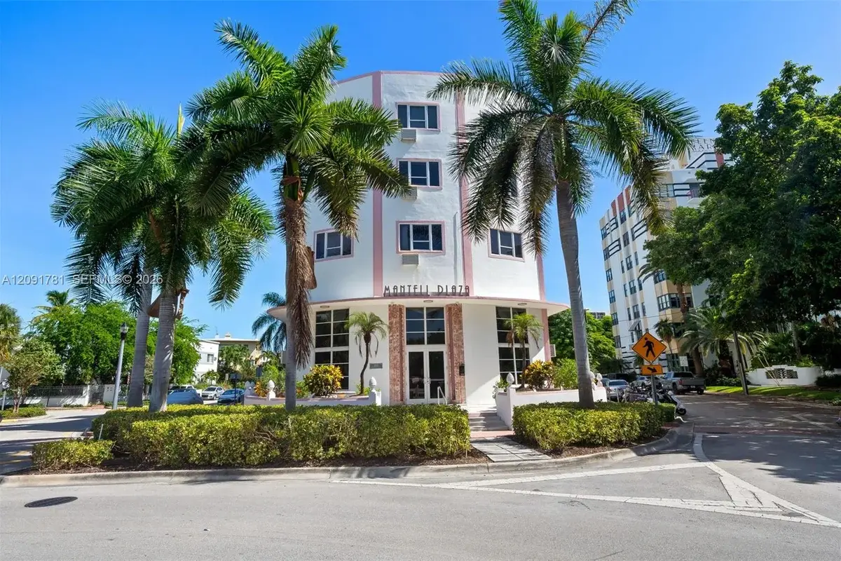 255 W 24th St #330, Miami Beach: photo 1 of 18