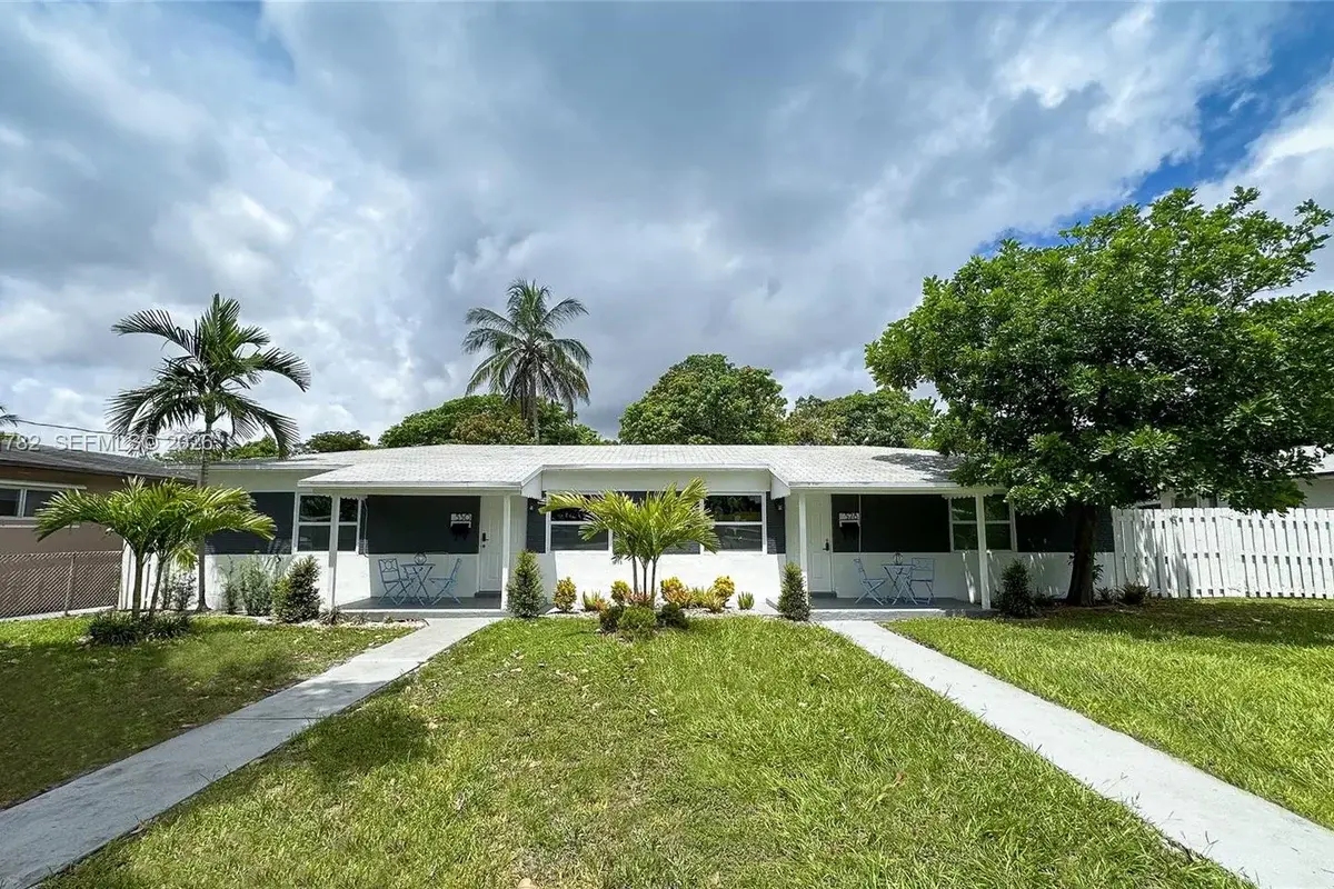 528 SW 4th Ave #A, Hallandale Beach: photo 1 of 42