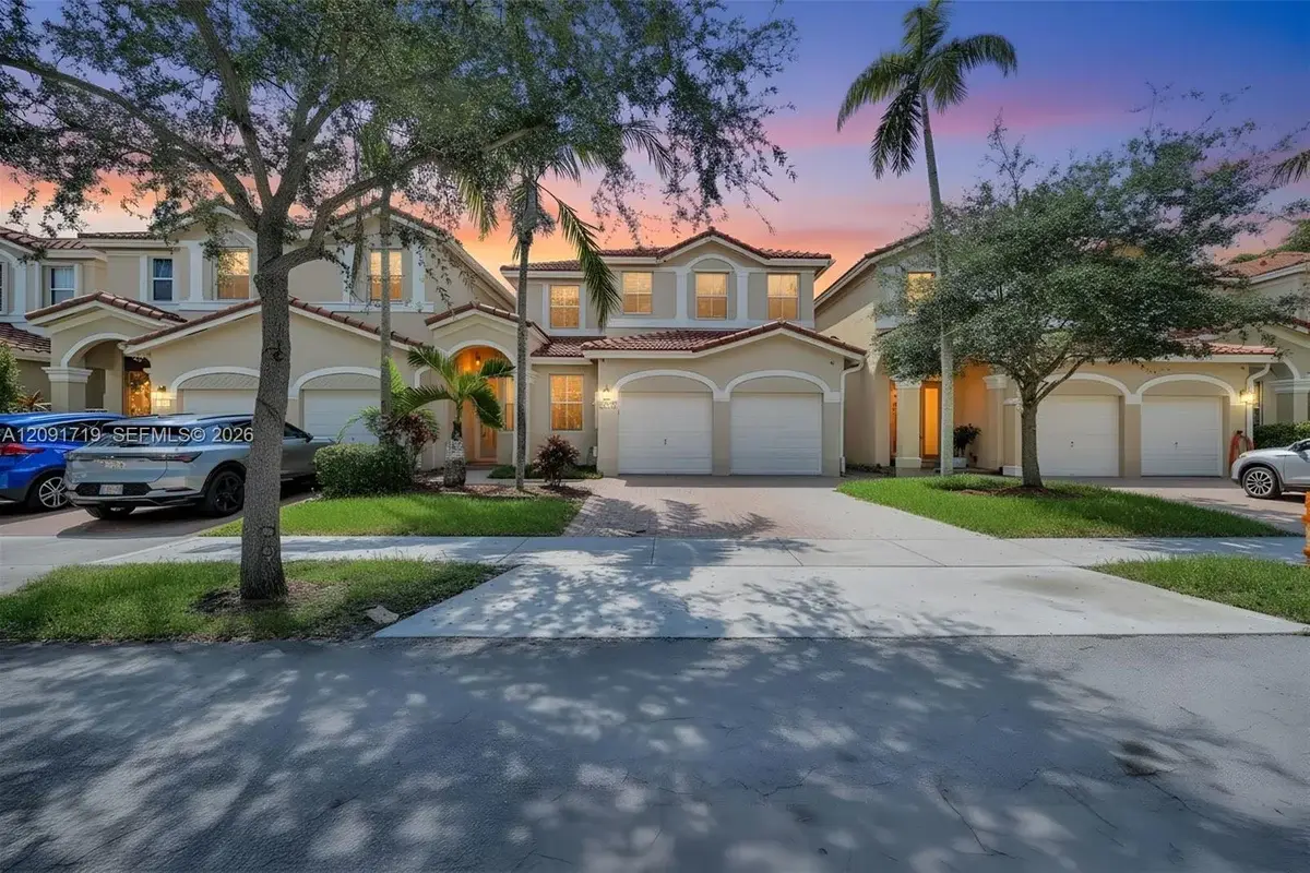 Townhouse in Miami: photo 1 of 54
