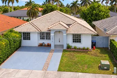 12810 NW 6th Ln, Miami: photo 1 of 28