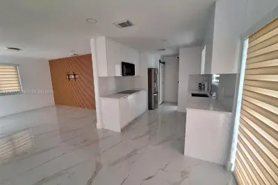 432 NW 15th St, Florida City: photo 1 of 31
