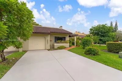 3807 Alcantara Ave #A-77, Doral: photo 1 of 43