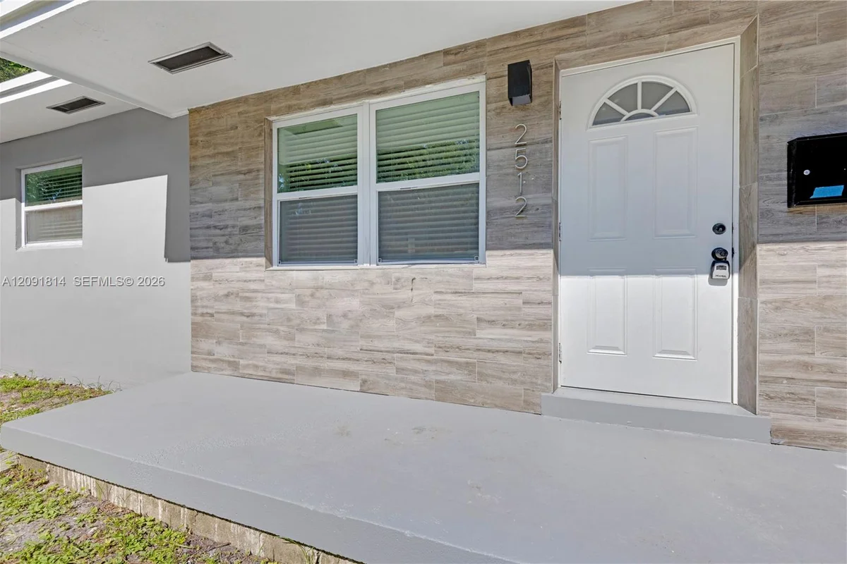 2510 NE 182nd Ter, North Miami Beach: photo 1 of 20