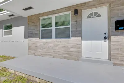 2510 NE 182nd Ter, North Miami Beach: photo 1 of 20