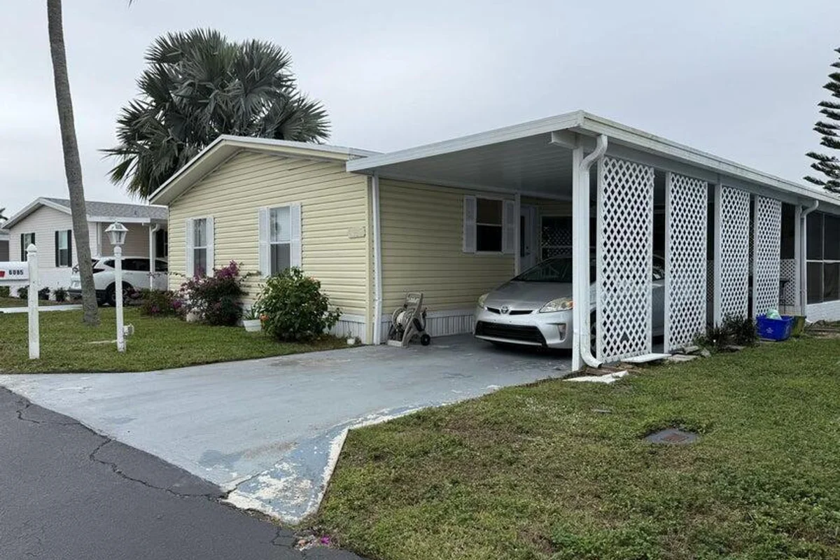 6085 Seashore Dr, Atlantis: photo 1 of 20