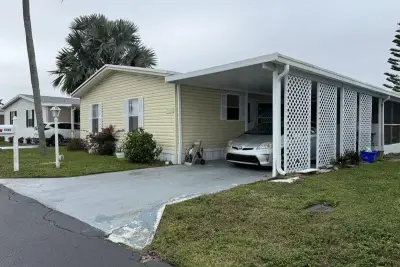 6085 Seashore Dr, Atlantis: photo 1 of 20