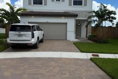 2661 SE 24th Ct, Homestead: photo 1 of 39