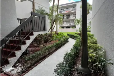 8810 SW 132nd Pl #103DN, Miami: photo 1 of 9