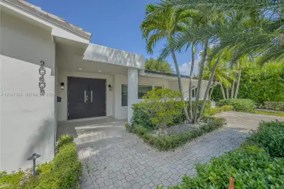 20405 NE 22nd Pl, Miami: photo 1 of 35