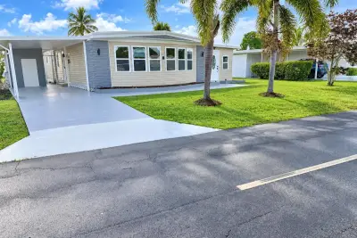 8572 Crown Dr, Boynton Beach: photo 1 of 37