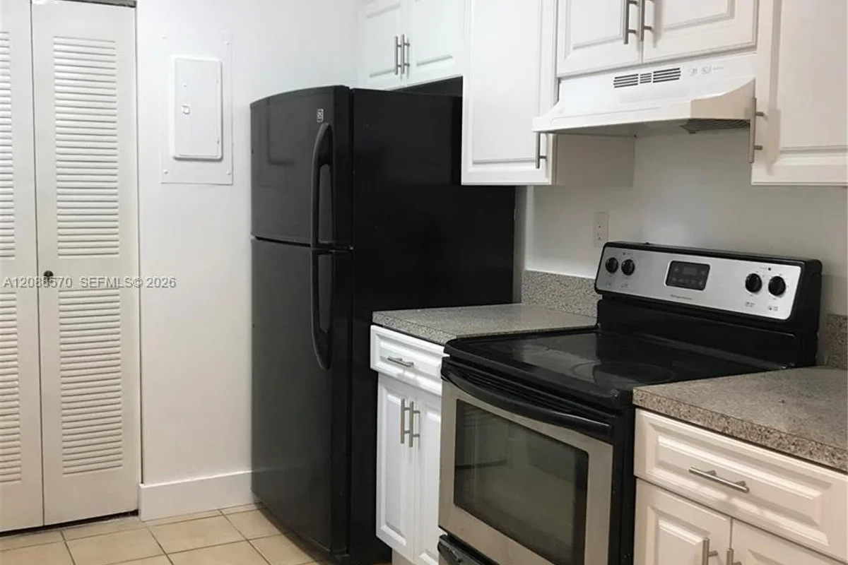 666 NW 114th Ave #203, Sweetwater: photo 1 of 12