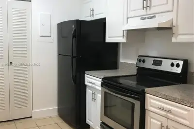 666 NW 114th Ave #203, Sweetwater: photo 1 of 12