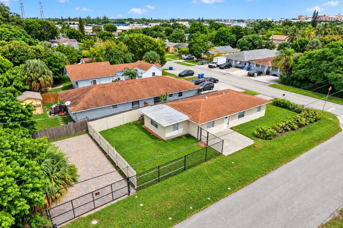 603 N Broadway, Lantana: photo 1 of 42