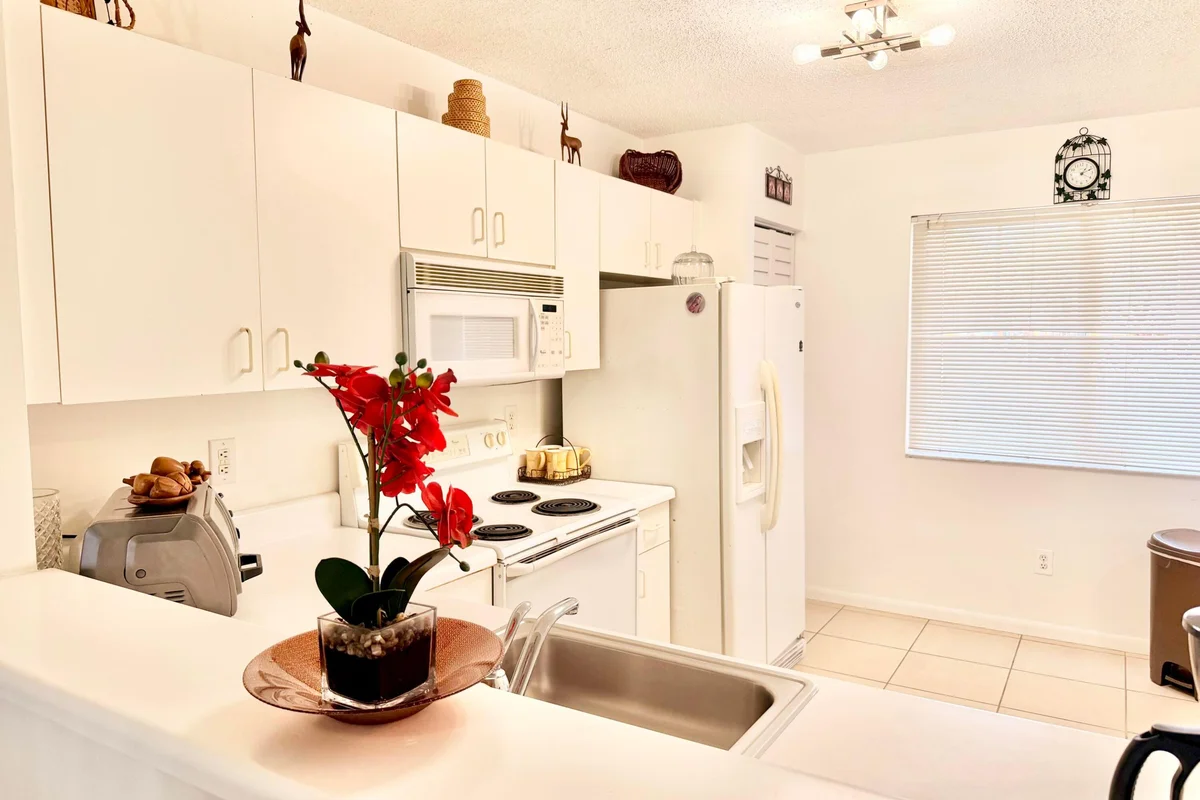 9511 Weldon Cir #G108, Tamarac: photo 1 of 31