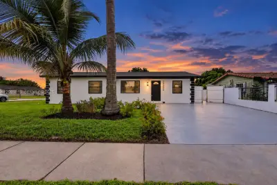 20352 NW 39th Ct, Miami Gardens: photo 1 of 32