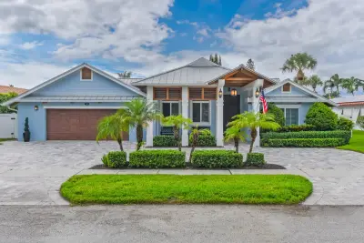 730 Camino Lakes Cir, Boca Raton: photo 1 of 37