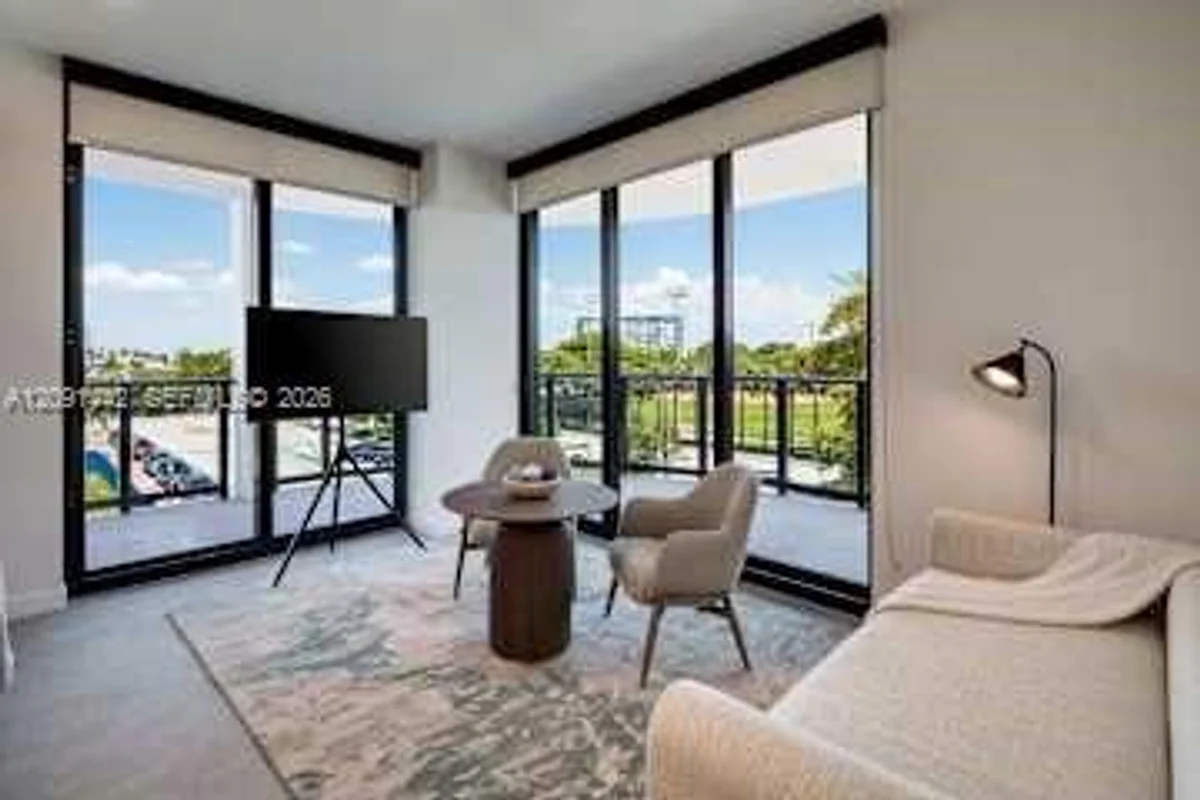 580 72 St #201, Miami Beach: photo 1 of 10
