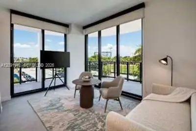 580 72 St #201, Miami Beach: photo 1 of 10