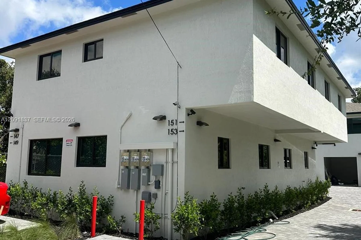 147 NW 61st St, Miami: photo 1 of 17
