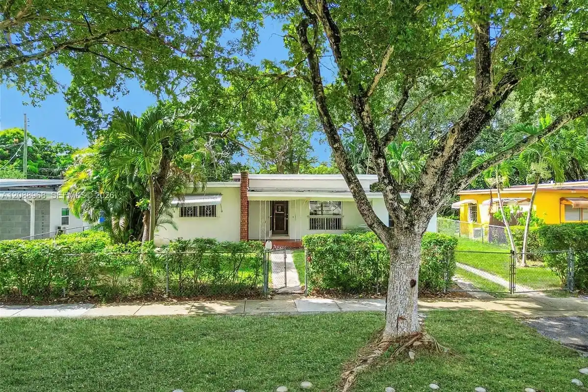 340 NW 128th St, North Miami: photo 1 of 26