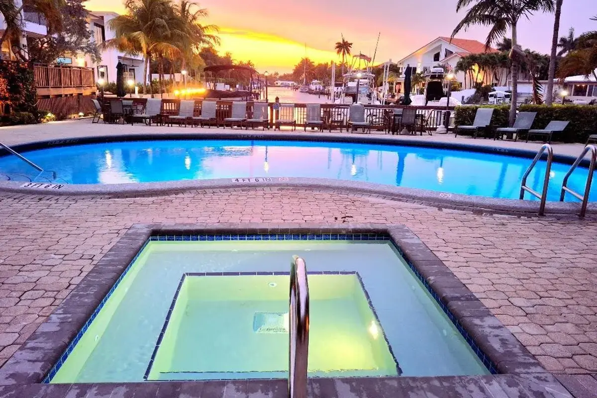 1421 S Ocean Blvd S #102, Pompano Beach: photo 1 of 32