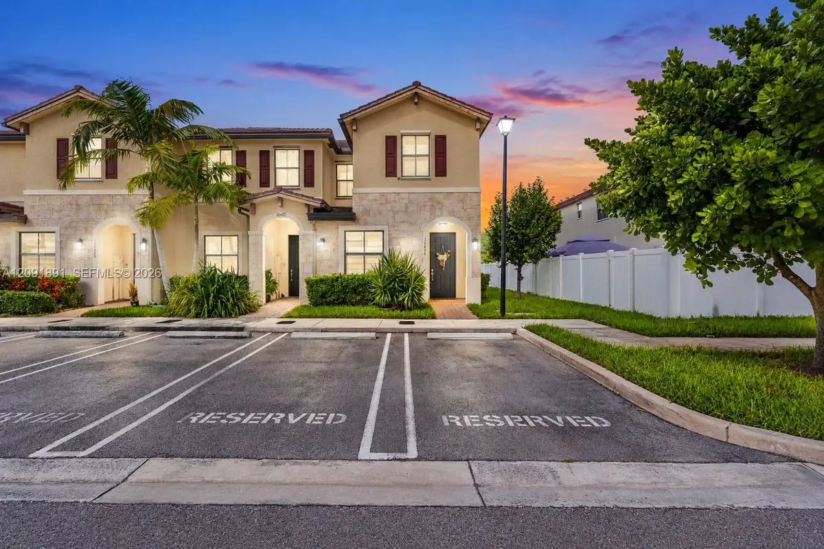 10496 W 33rd Ln, Hialeah: photo 1 of 33