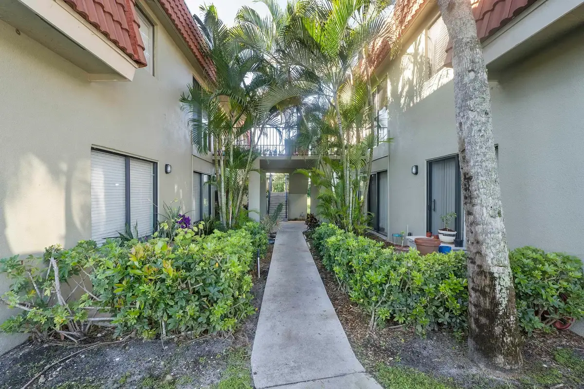 11392 Royal Palm Blvd, Coral Springs: photo 1 of 14