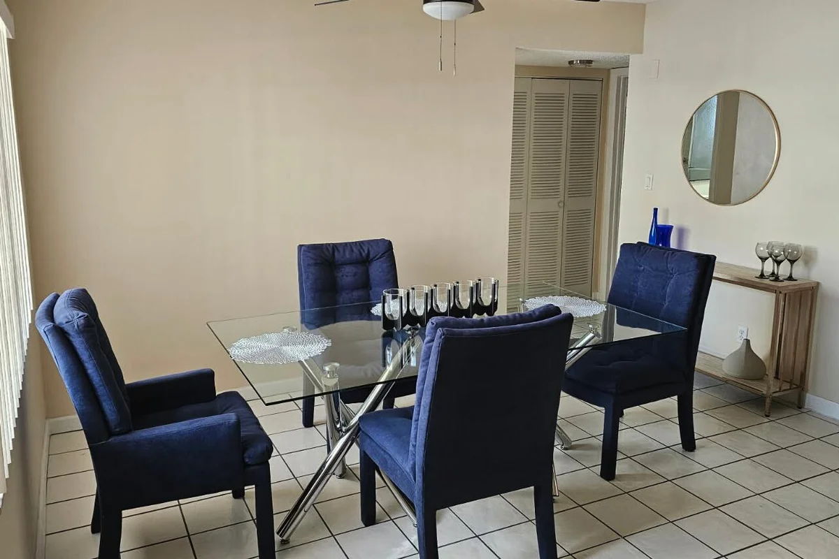 4270 NW 40th St #104, Lauderdale Lakes: photo 1 of 17