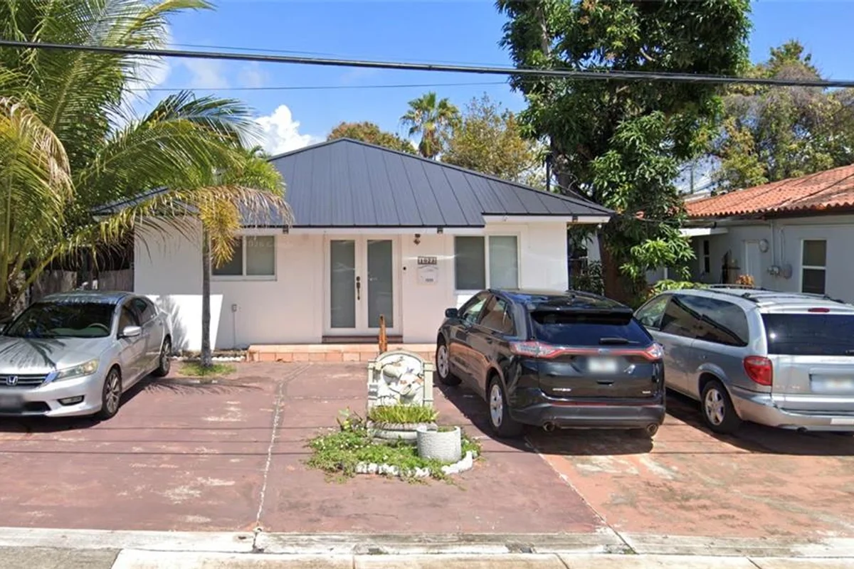 1025 SW 12th St, Miami: photo 1 of 1