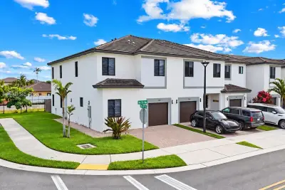 15720 SW 136th Way, Miami: photo 1 of 18