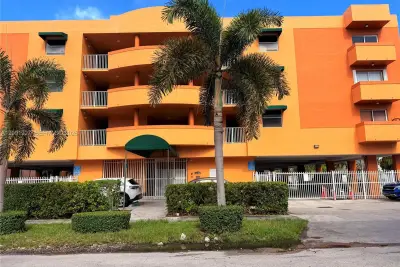 2441 SW 31st Ave #110, Miami: photo 1 of 3