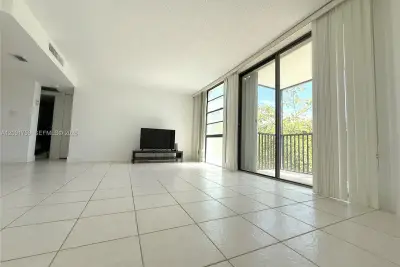 3475 N Country Club Dr #308, Aventura: photo 1 of 13