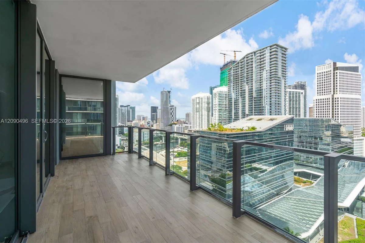 88 SW 7th St #1901, Miami: photo 1 of 43