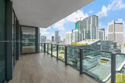 88 SW 7th St #1901, Miami: photo 1 of 43