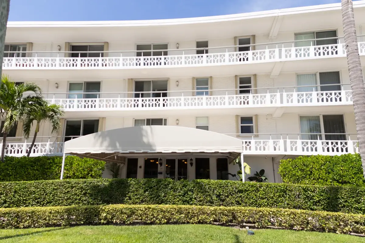 139 Sunrise Ave #107, Palm Beach: photo 1 of 58
